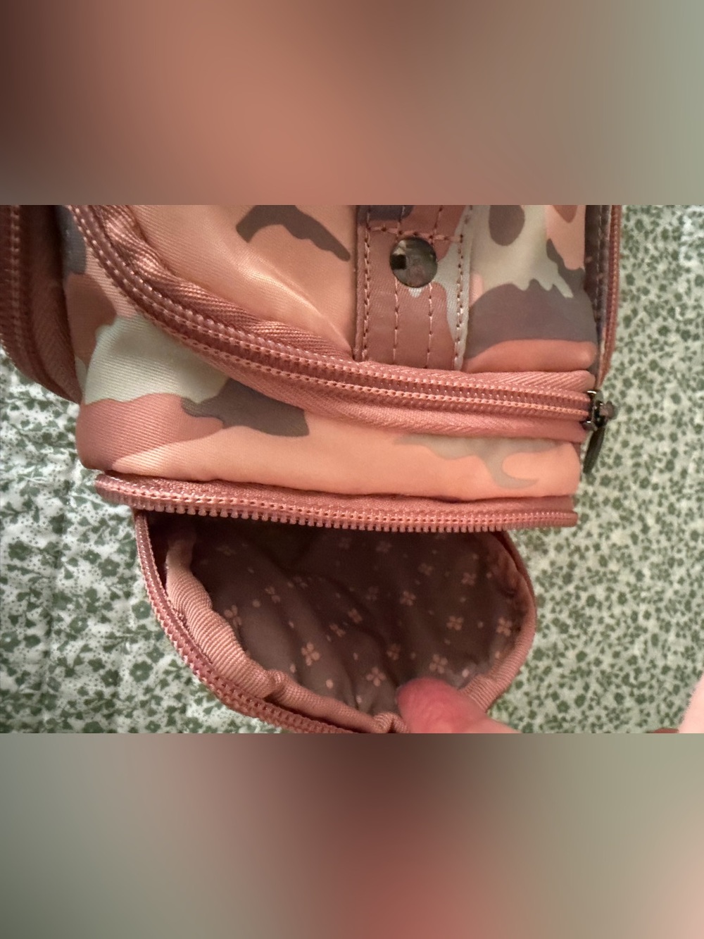 Lug Duo Trolly Bag in Camo Rose pattern - NWT - Picture 10 of 10